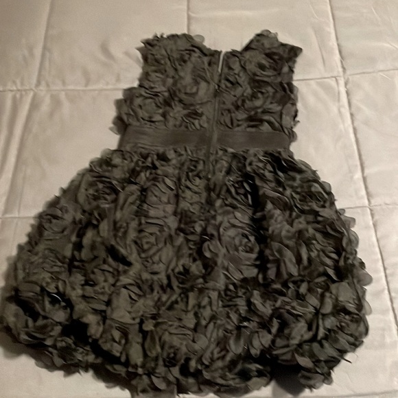 CLASSY GIRLS DRESS!! - Picture 4 of 4